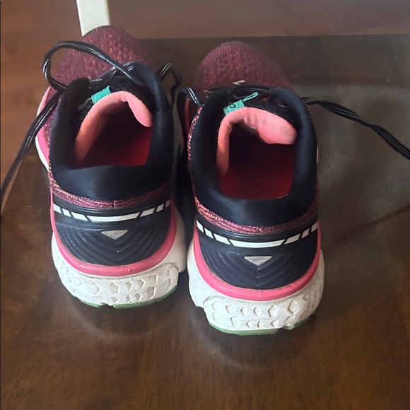 Brooks Women's Red and Green Athletic Shoes - Picture 4 of 4